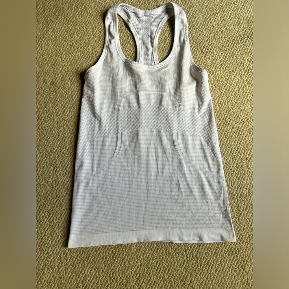white lululemon tank
size 6